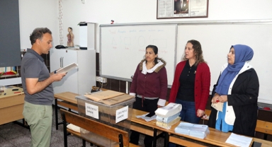 Sandık görevlileri yemin ederek göreve başladı