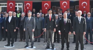 Şehitlikte duygusal anlar
