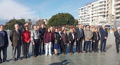 Tabipler çelenk sundu