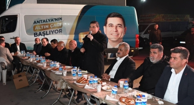 Tütüncü, hal esnafıyla sahur yaptı