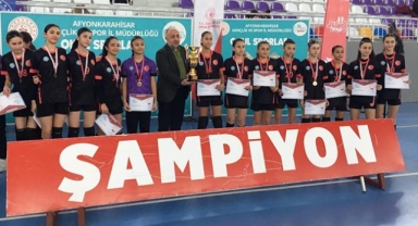 Üst üste üçüncü kez şampiyon