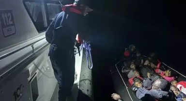 23 kaçak göçmen kurtarıldı, 16 kaçak göçmen yakalandı