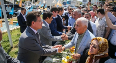 AK Parti'de bayramlaşma töreni