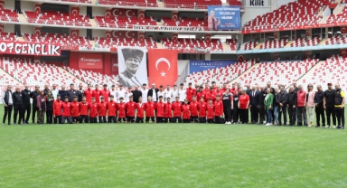 Antalyaspor bayramlaştı