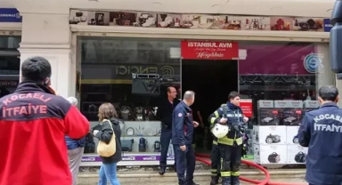 AVM'nin deposunda yangın çıktı; Vatandaşlar dışarı kaçtı
