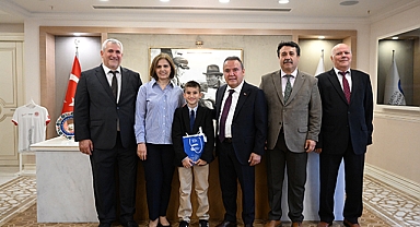 Başkan Böcek koltuğunu devretti