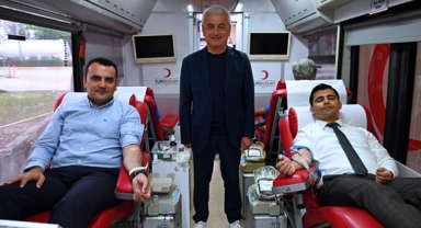 Başkan Geyikçi ve Kaymakam'dan kan bağışı