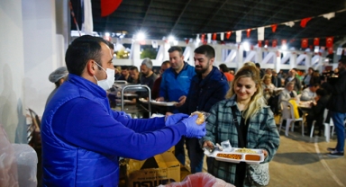 Büyükşehir iftarlara devam ediyor