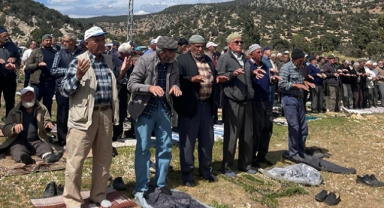 Çiftçilerden yağmur duası