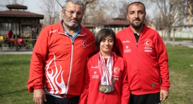 Down sendromlu atlet başarıya koşuyor