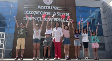 İşaret diliyle kutladılar
