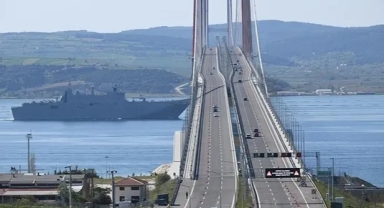 İspanya'nın amfibi hücum gemisi Çanakkale Boğazı'ndan geçti