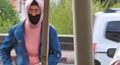 Kadın kılığına girdi, okulun etrafında dolandı!