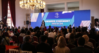 Kadınlar ödüllerini aldı