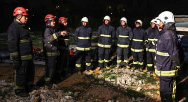 Kahraman itfaiyeciler eğitimde