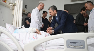 Kazazedeleri ziyaret etti