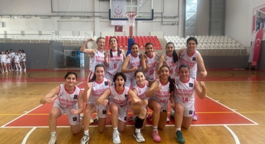 Kepez’in kızları ilk 16’ya girdi
