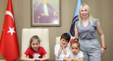 Makamı miniklere devretti