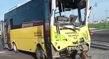 Midibüs ile TIR çarpıştı: 18 yaralı