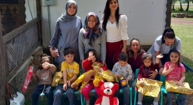 Minik öğrencilere bayram sürprizi