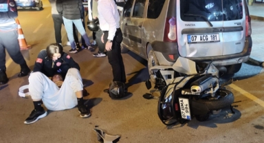 Motosikletiyle yayalara çarptı