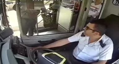 Otobüste unutulan para sahibine ulaştırıldı