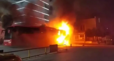 Otogarda otobüs alev alev yandı