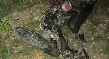 Otomobille çarpışan motosikletli yaralandı