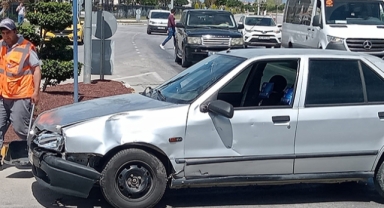 Otomobille çarpıştı yaralandı