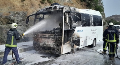 Personel midibüsü yandı