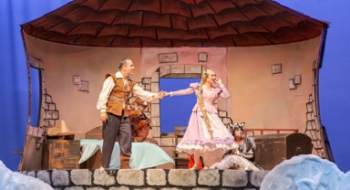 'Rapunzel' opera sahnesinde