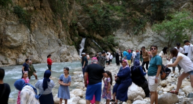 Saklıkent Kanyonu'nda bayram yoğunluğu
