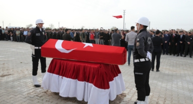 Şehit polis toprağa verildi