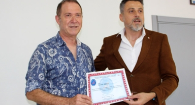 Sümer Ezgü öğrencilerle buluştu