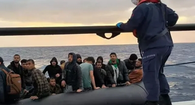 Tekne su aldı...Kaçak göçmenler kurtarıldı