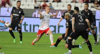 Akrep evinde kaybetti