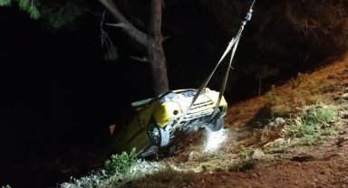 Alkol aldı; Otomobiliyle şarampole yuvarlandı