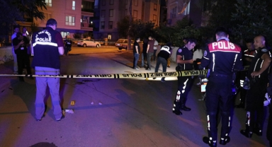 Annesini rehin aldı!