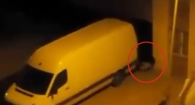 Balkondan inmeye çalışırken düştü!