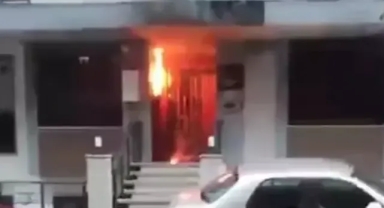 Elektrik panosu patladı...Vatandaşlar panik yaşadı!