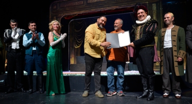 Festivalde alkış yağmuru