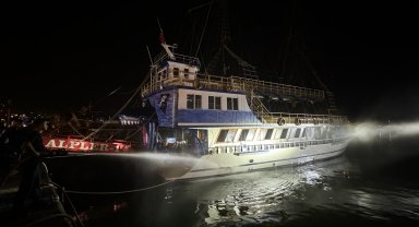 Tur teknesinde yangın çıktı