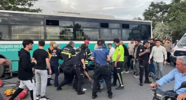Halk otobüsünün altında kalan anne ve oğlu yaralandı