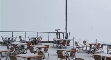 Kemer'in yüksek kesimlerine kar yağdı