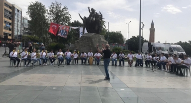 ‘Önce kutluyor sonra rafa kaldırıyorlar'