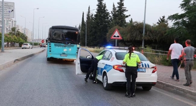 Otobüs durdu sandı, bacağı tekerin altında kaldı!