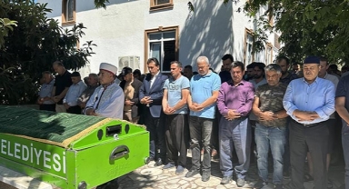 Otomobil çarpan kardeşlerden biri toprağa verildi