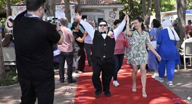 Özel çocuklardan defile