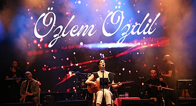 Serikliler 19 Mayıs'ı Özlem Özdil ile kutladı