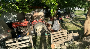 Tarım aletinin altında kaldı